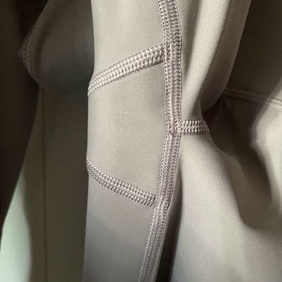 Lululemon High Waisted Light Purple Grey Train Times Leggings 24” ( size 0 ) - Picture 9 of 11
